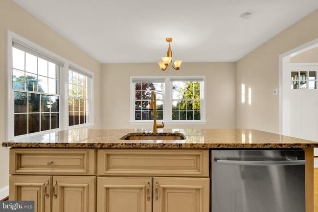 Building Photo - 805 31st St S