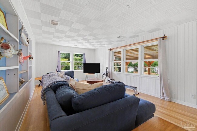 Building Photo - 730 Nagel Dr
