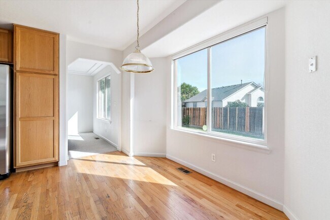 Building Photo - Spacious 3 Bed, 2.5 Bath Home In Sterling ...