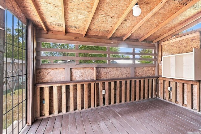 Building Photo - 506 E Whittier St