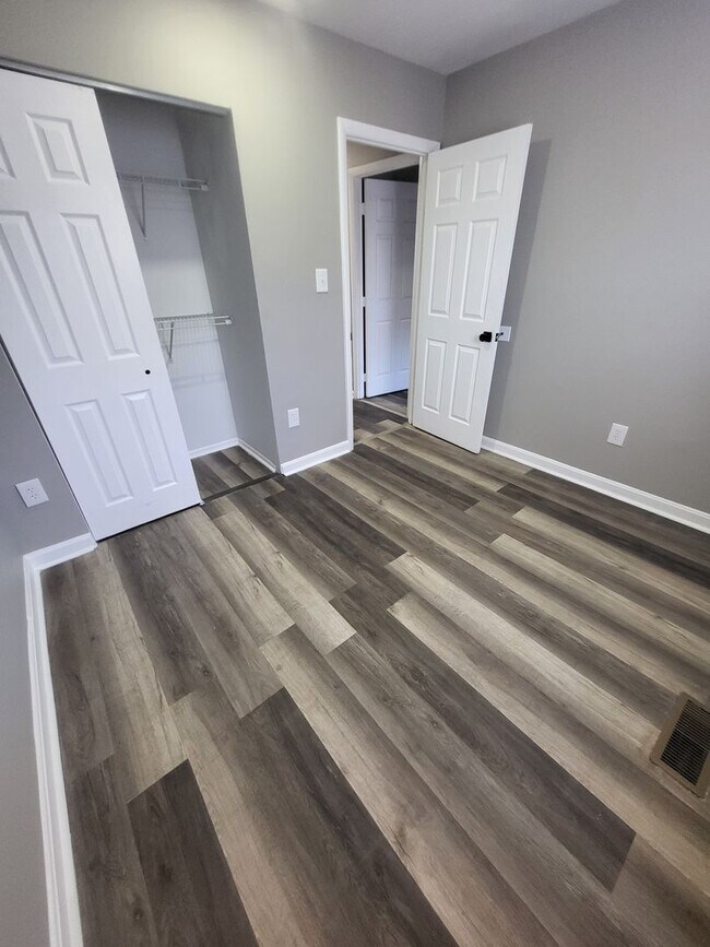 Building Photo - 3Bed 3 Bath Finished Basement!