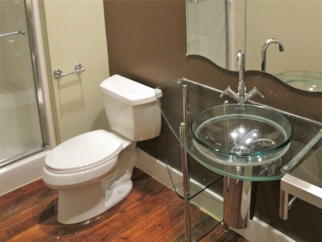 Building Photo - 319 S Flores St