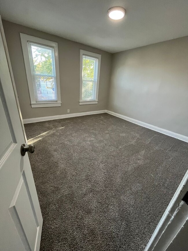 Building Photo - 490-492 E Jenkins Ave