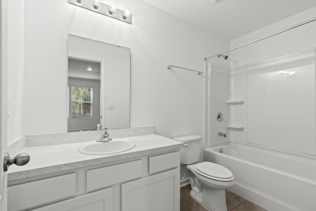 Building Photo - 82 Vero Dr