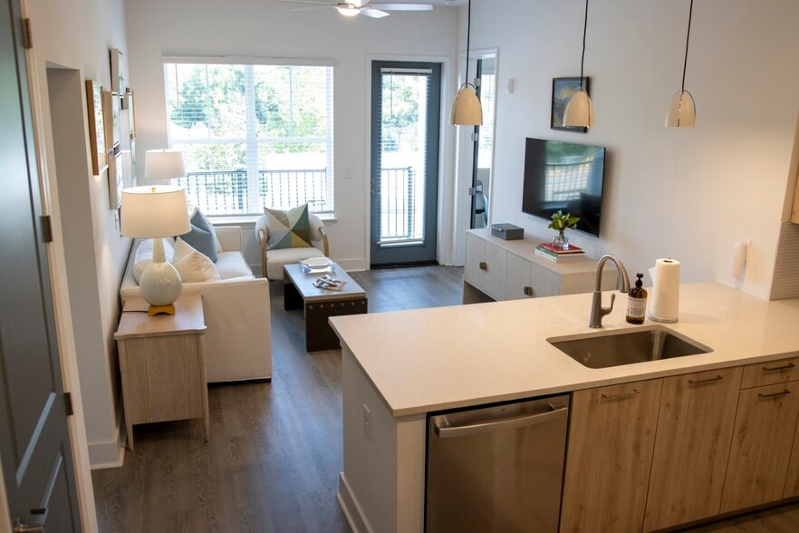2-Bedroom - Euclid - STATION CRESTLINE