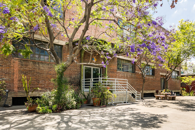 Building Photo - Santa Fe Art Colony