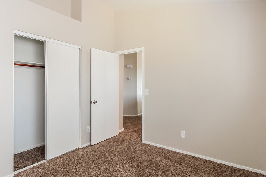 Building Photo - 8832 W Pine Pitch Dr