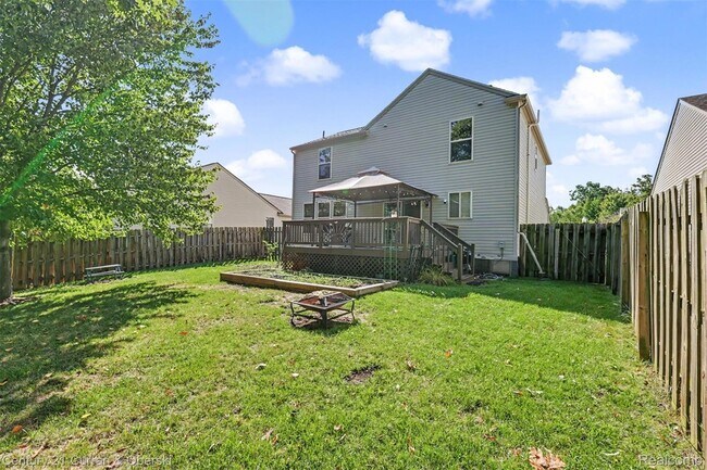 Building Photo - 7055 Oakridge Dr
