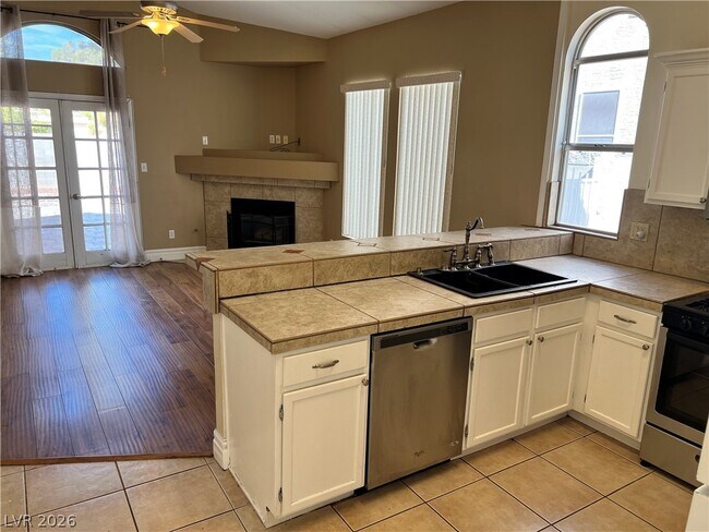 Building Photo - 5705 Cliff Point