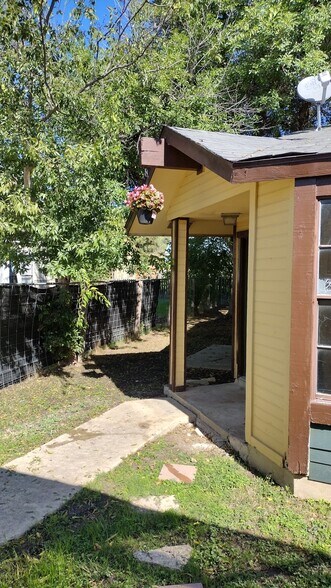 Building Photo - 6927 Belforest