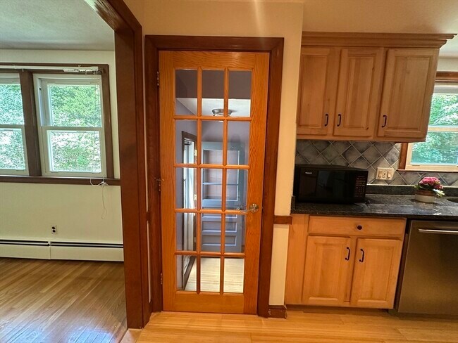 Building Photo - 10 Cedar Ridge Dr