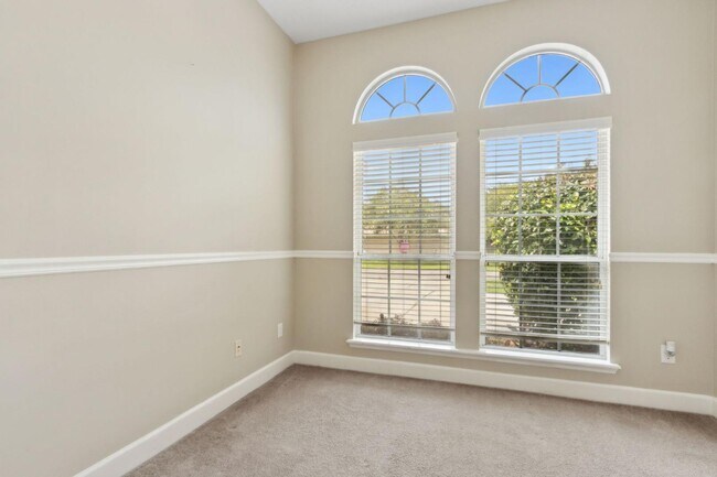 Building Photo - 14617 E Zachary Dr
