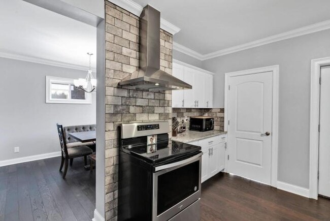 Building Photo - 827 S 22nd St