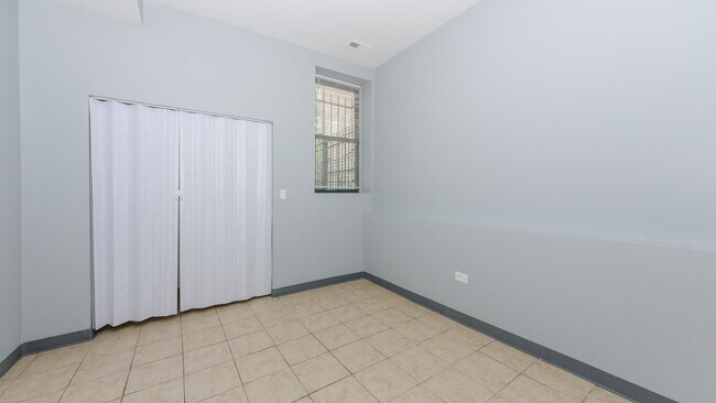 Building Photo - 2211 E 69th St