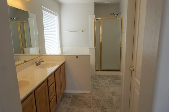 Building Photo - 1388 Skyline Ave