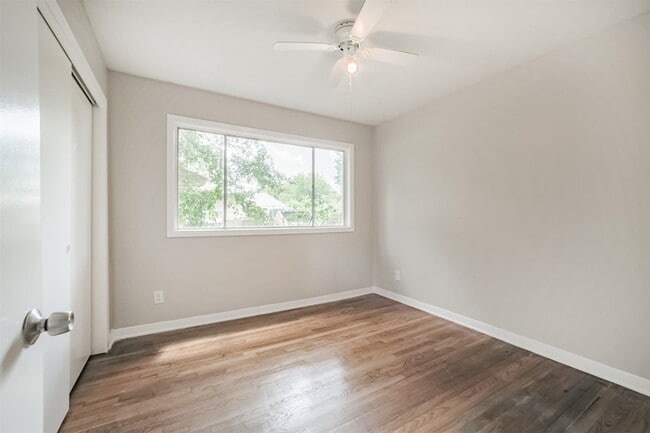 Building Photo - 1306 Glencrest Dr