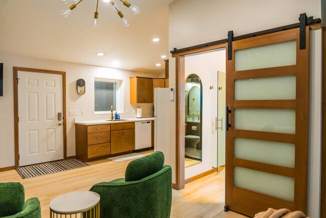 Building Photo - 10268 Cleveland Rd