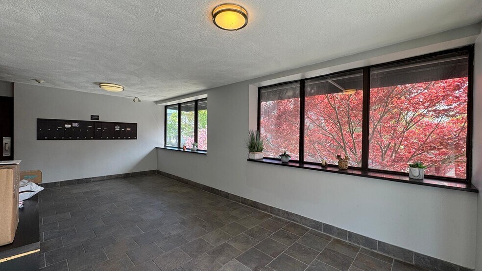 Building Photo - 115 Highland Ave