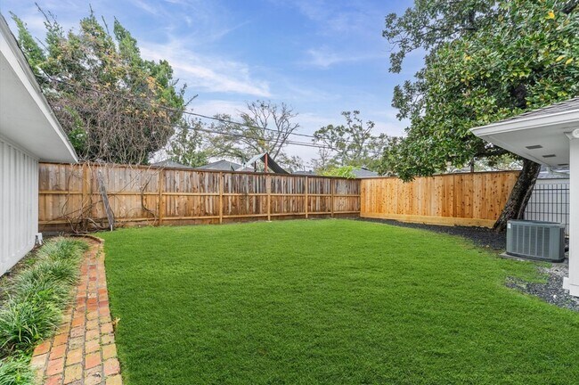 Building Photo - 6158 Burgoyne Rd