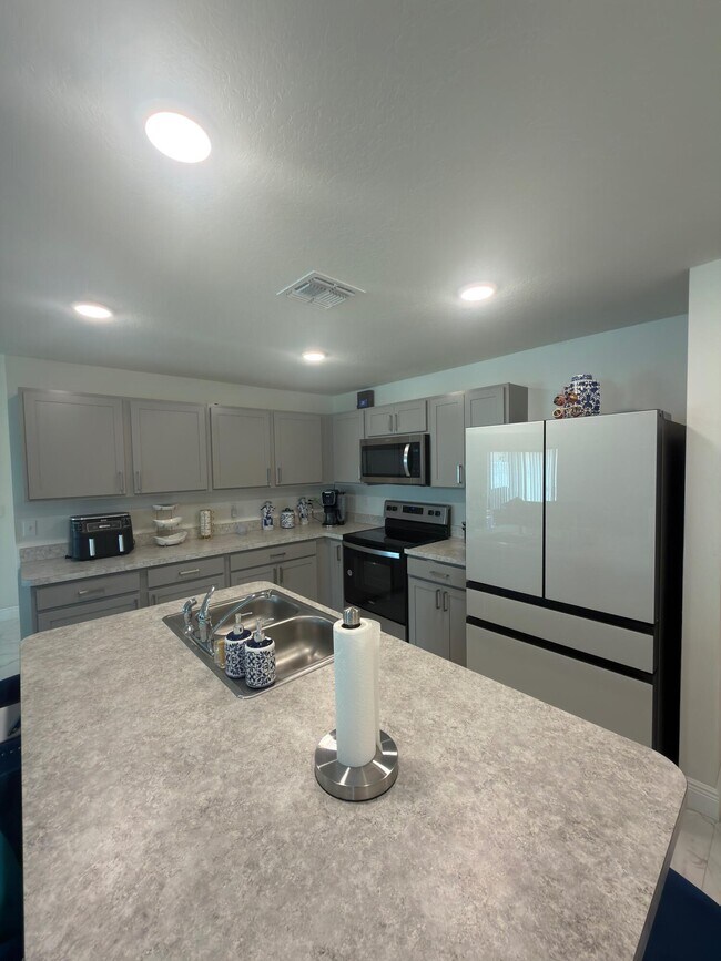 Building Photo - 5363 NW Perez Ct