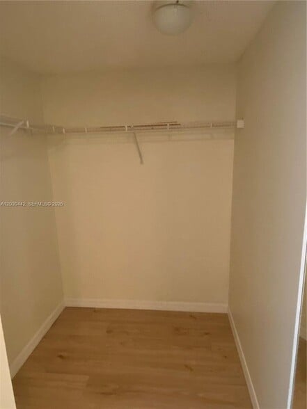 Building Photo - 300 Crestwood Ct N