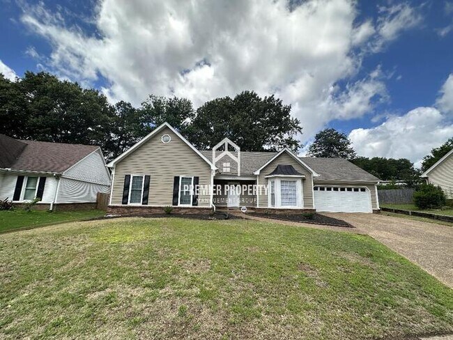 Building Photo - 425 Regis Cove