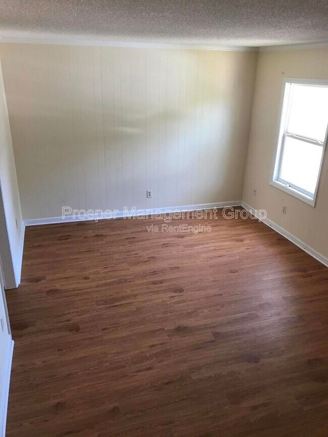 Building Photo - 122 Drake St