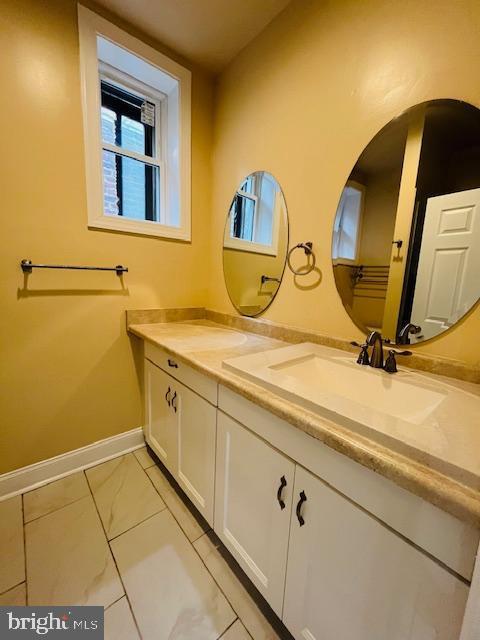 Building Photo - 338 N Charles St