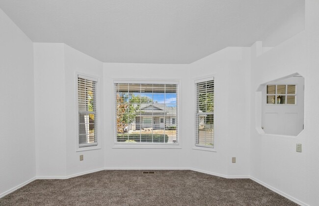 Building Photo - Lovely 3 Bedroom 2 Bath, 1350 Square Foot ...