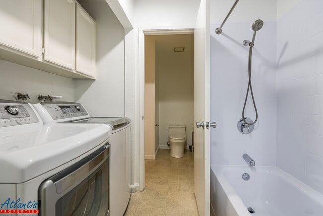 Building Photo - Beautiful Condo | Central A/C | Private Ba...
