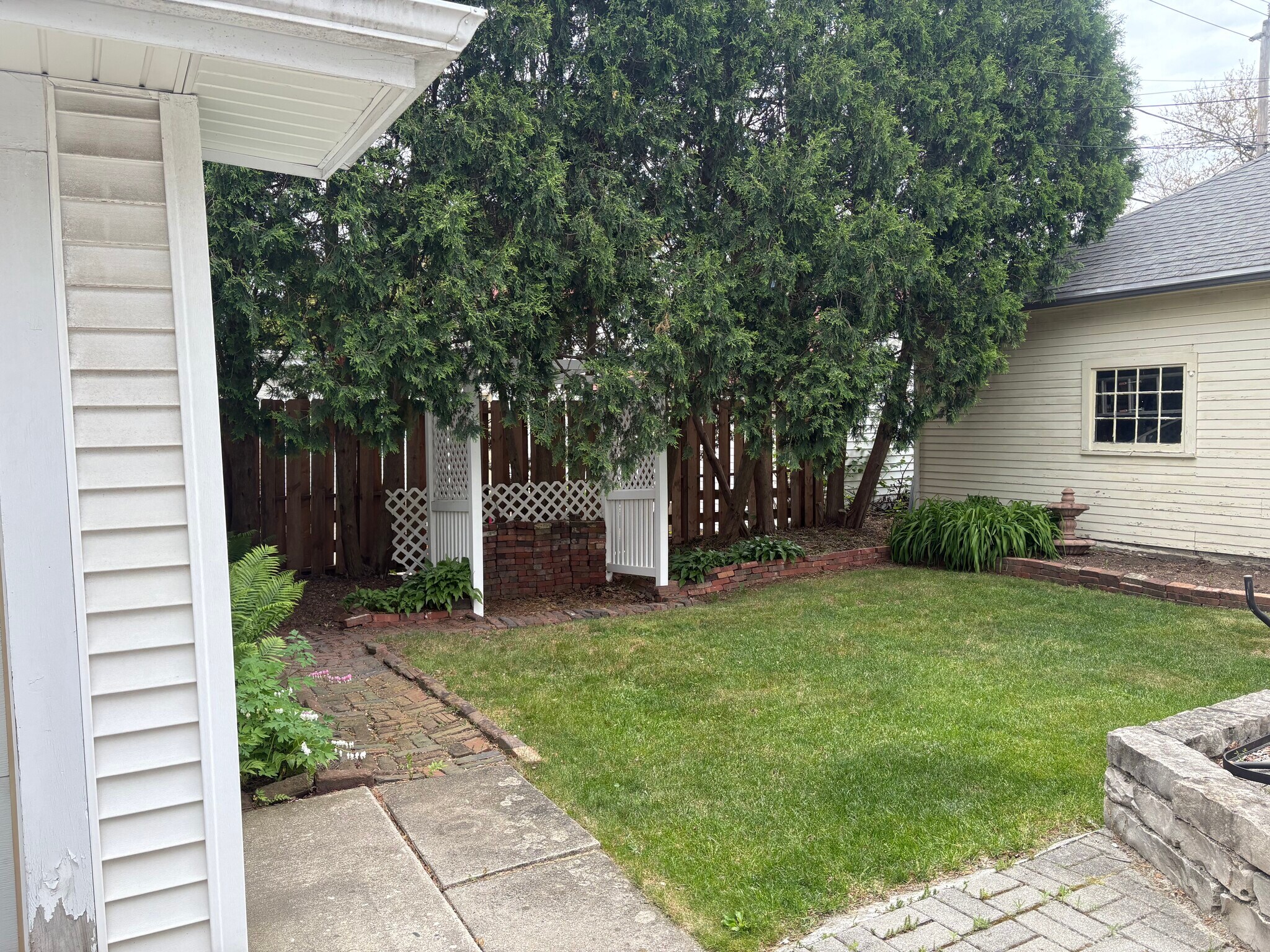 Building Photo - 555 N 63rd St