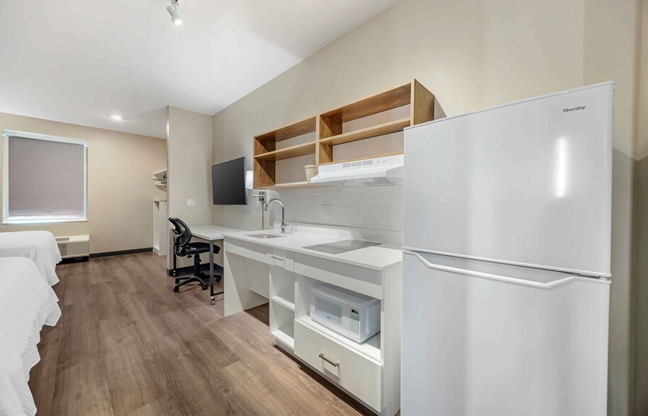 Building Photo - Furnished Studio-Smyrna