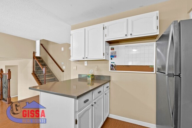 Building Photo - Beautiful home with 3 bedrooms, 2 bathroom...