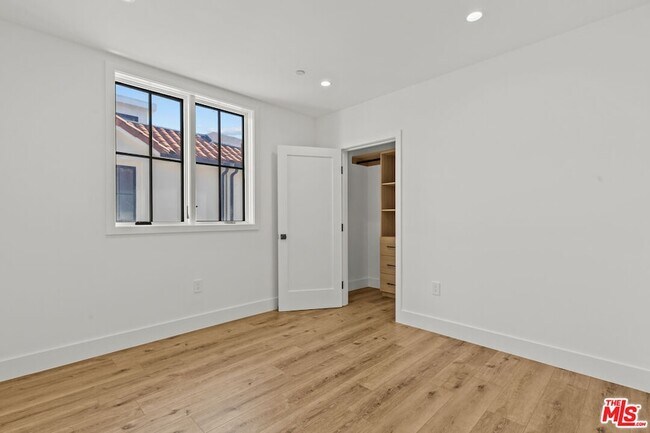 Building Photo - 5538 Tova Dr