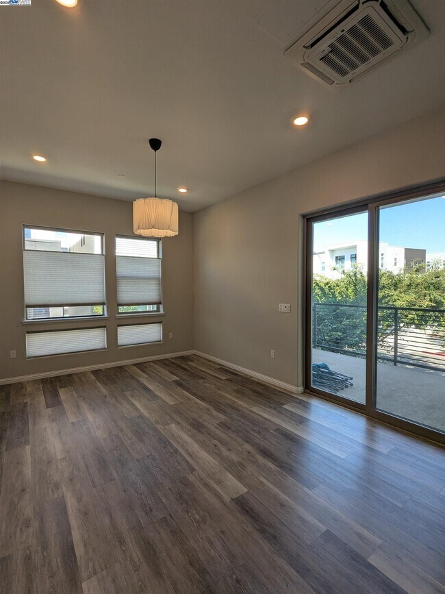 Building Photo - 5840 Virtual Ln