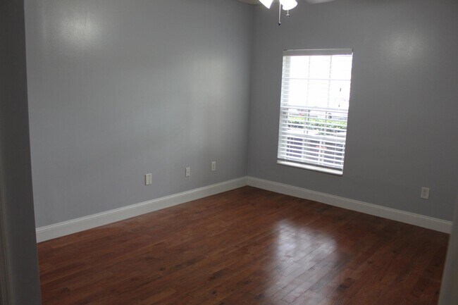Building Photo - 10354 Fox Trail Rd S