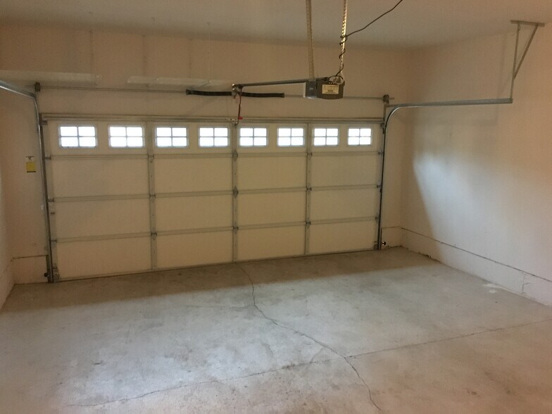 Garage - 2060 SW Kendra St