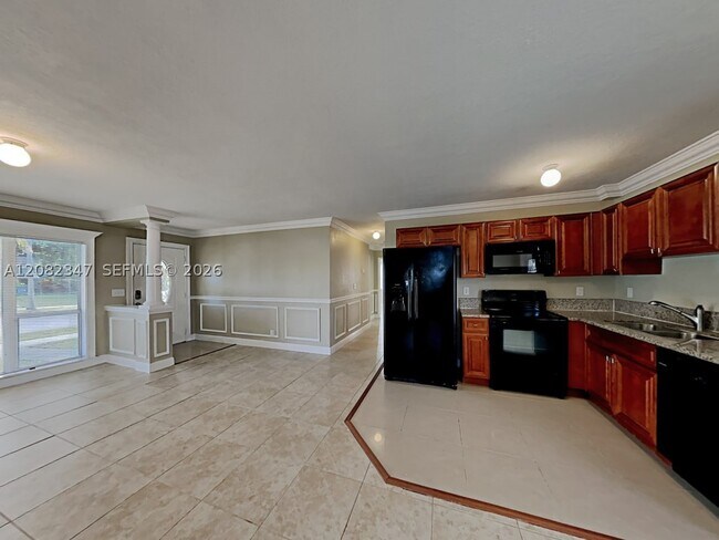 Building Photo - 913 Cochran Dr