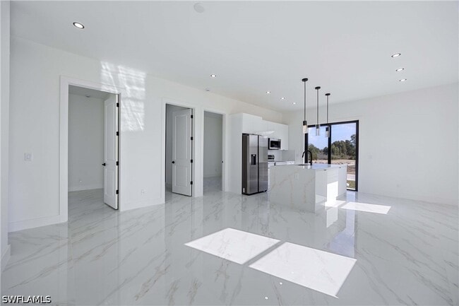 Building Photo - 1051 Marine Ave S