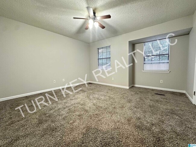 Building Photo - 2134 Cheshire Dr