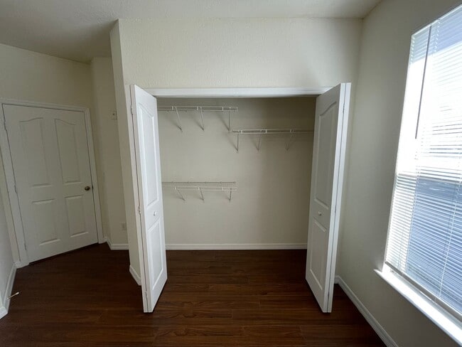 Building Photo - Water View!! 4 Bedroom/2 Bath Orlando Condo in Bella Terra!