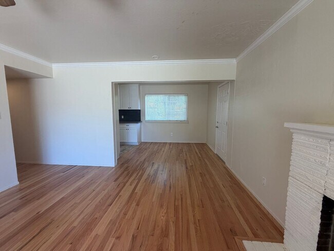 Building Photo - 4 bedroom house in Orangevale on a huge lot