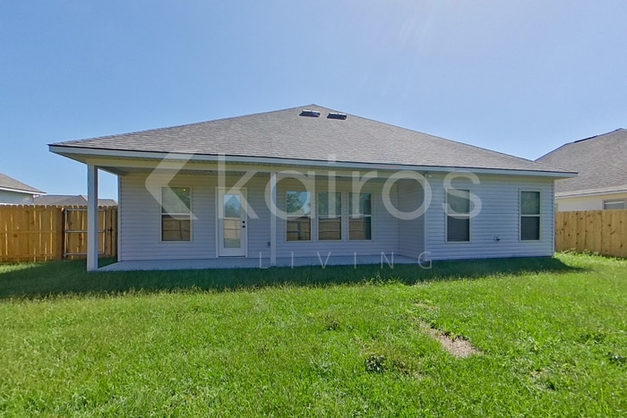 Building Photo - 300 Carencro St