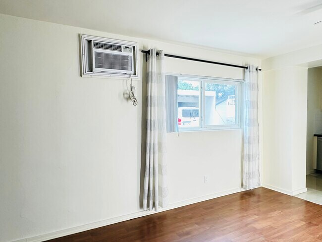 Building Photo - 617 S Shelton St