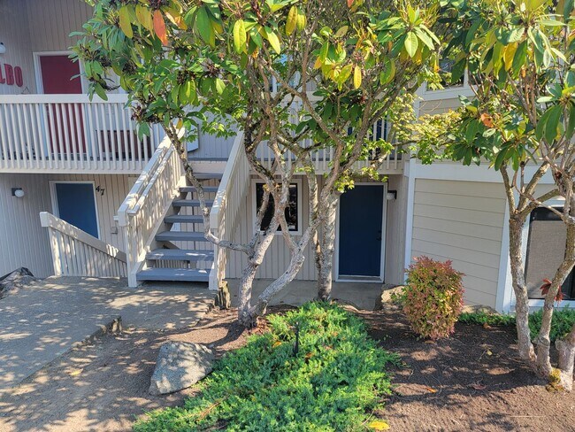 Building Photo - ALL NEW Poulsbo Waterfront Condo, all util...