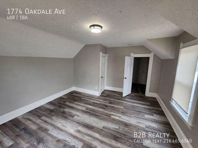 Building Photo - 1774 Oakdale Ave