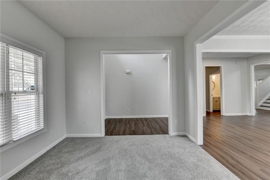 Building Photo - 6670 Island Pointe Dr