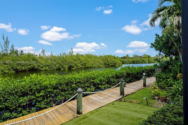 Building Photo - 6124 Paradise Point Dr