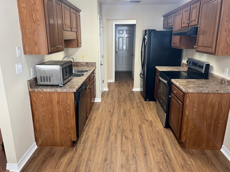 Building Photo - 8816 Spring Grove N