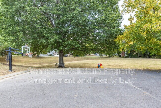 Building Photo - 2214 Falcon Creek Dr